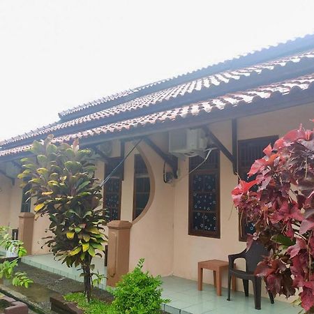 Hotel Losmen Yosi Carita Exterior foto