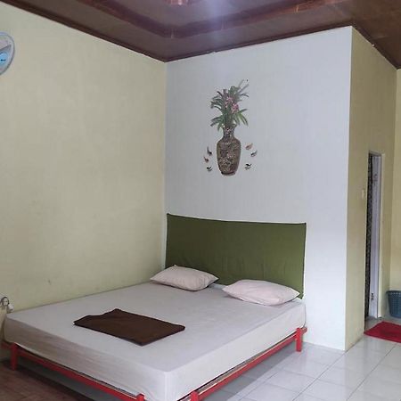 Hotel Losmen Yosi Carita Exterior foto