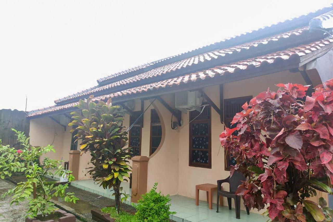 Hotel Losmen Yosi Carita Exterior foto