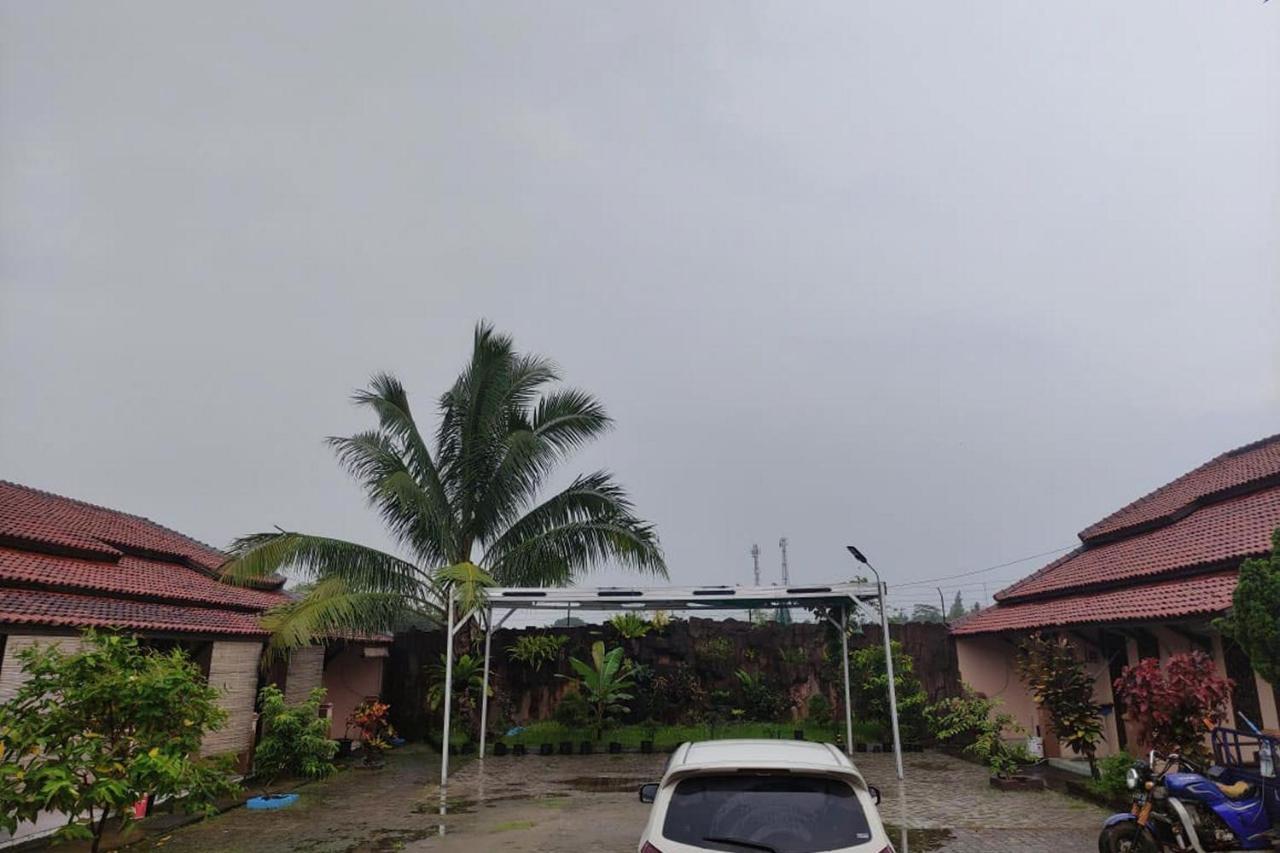Hotel Losmen Yosi Carita Exterior foto